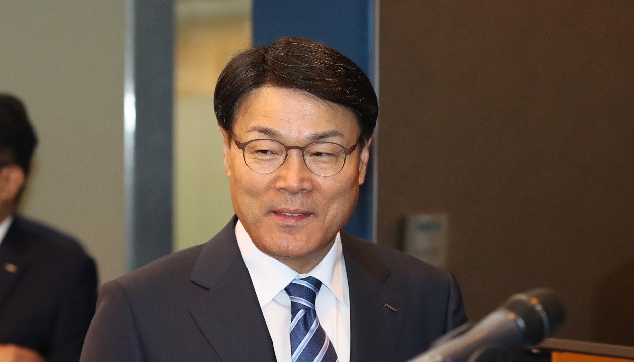 Ο Jeong-Woo Choi, Συνδιευθύνων Σύμβουλος & Διευθυντής στην POSCO © EPA/YONHAP SOUTH KOREA OUT