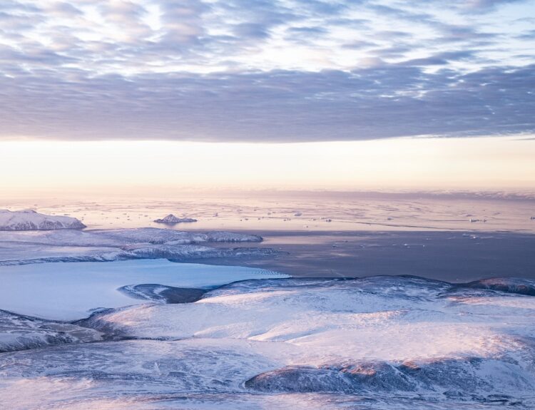 Στρώμα πάγου στη Γροιλανδία © EPA/THOMAS TRAASDAHL DENMARK OUT
