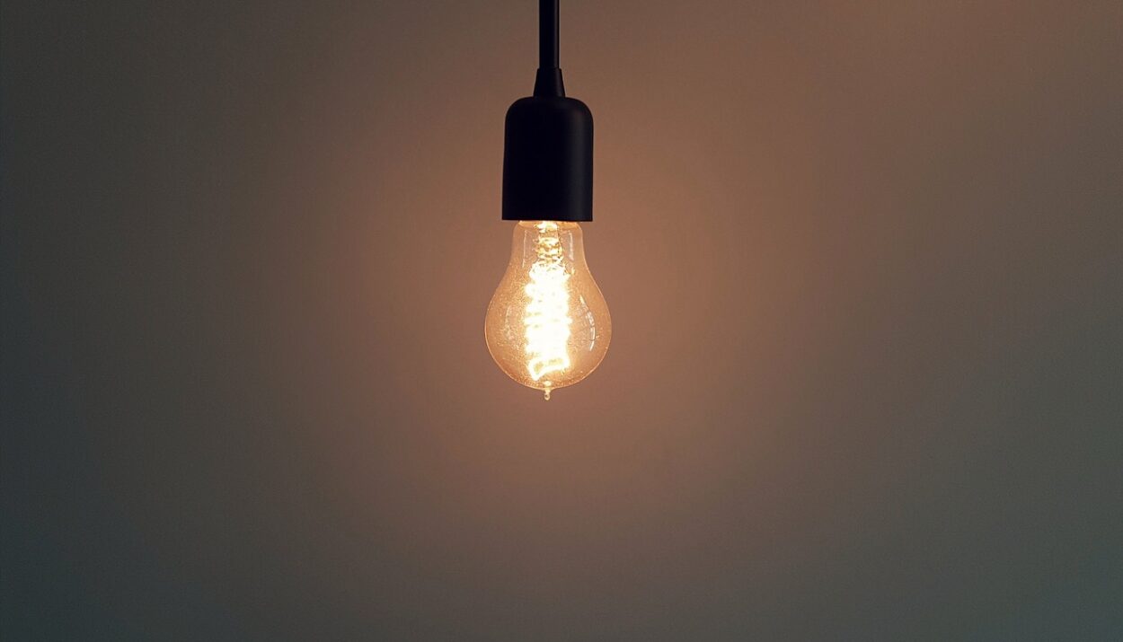Ηλεκτρική ενέργεια λάμπα ©pixabay