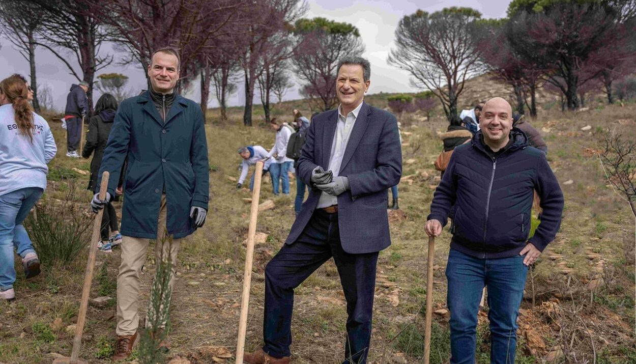 Ο Πρόεδρος και Διευθύνων Σύμβουλος της Παπαστράτος,κ. Γιώργος Μαργώνης,o Υπουργός Περιβάλλοντος και Ενέργειας,κ. Θόδωρος Σκυλακάκης,ο Γενικός Διευθυντής Επικοινωνίας και Βιωσιμότητας της Παπαστράτος,κ. Θέμης Χασιώτης © Παπαστράτος