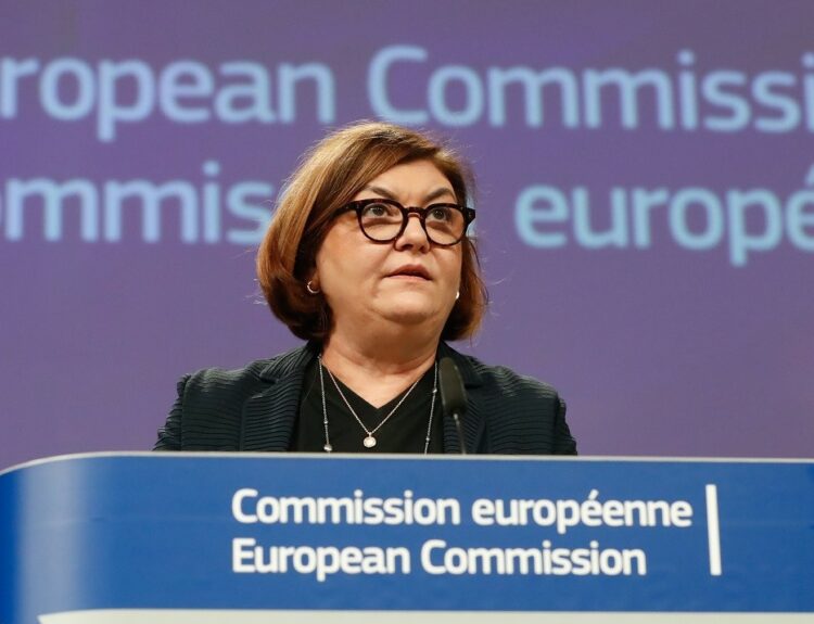 Ευρωπαία Επίτροπος Μεταφορών Αντίνα Βαλεάν © EPA/STEPHANIE LECOCQ