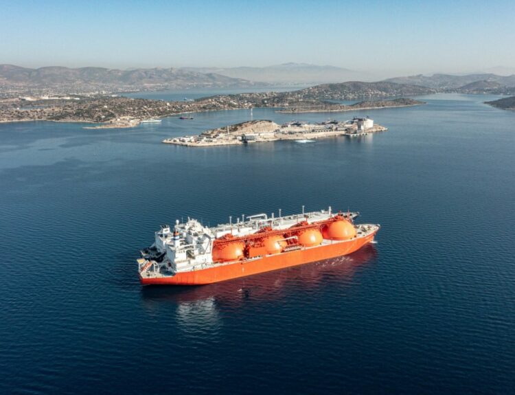 Εκφόρτωση του πρώτου LNG φορτίου από την εταιρεία Mytilineos στη Ρεβυθούσα © ΔΕΣΦΑ