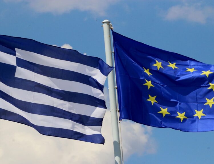 Σημαίες ΕΕ και Ελλάδα © Eurokinissi