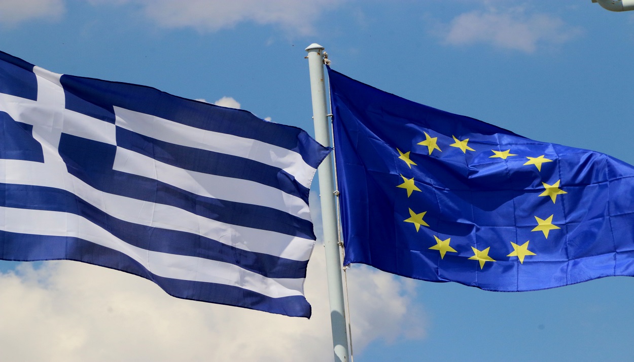 Σημαίες ΕΕ και Ελλάδα © Eurokinissi