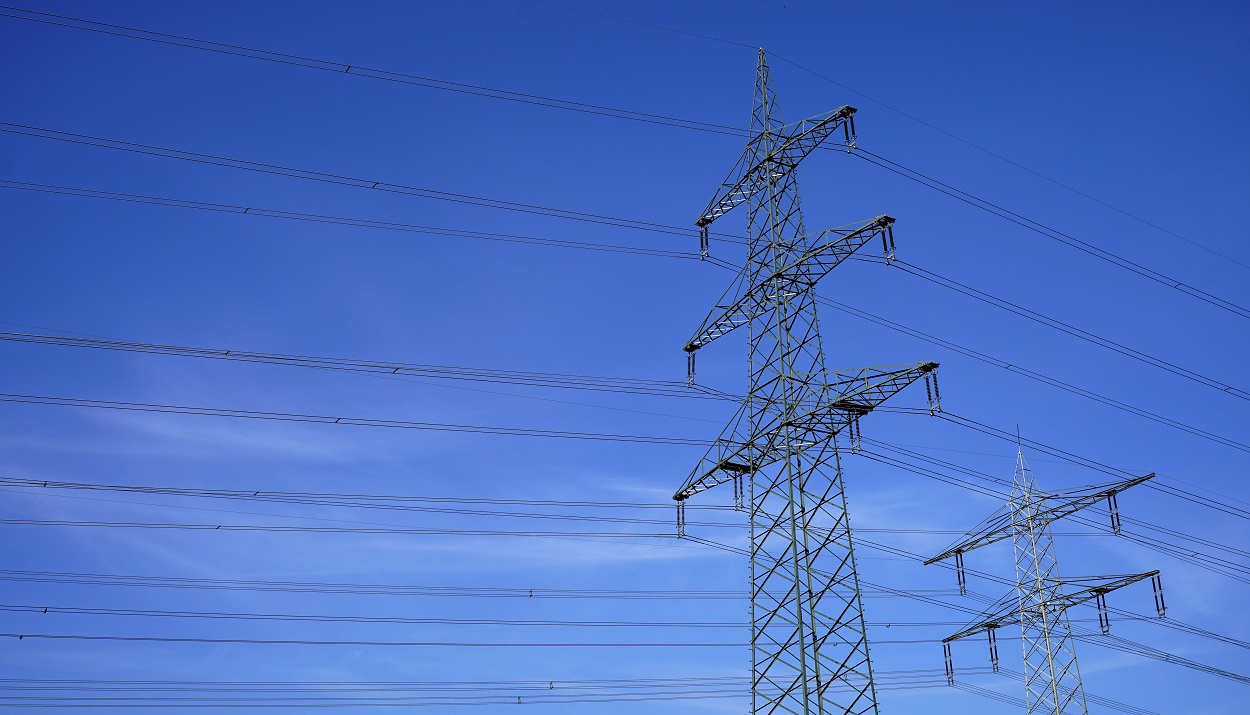 Πυλώνες ηλεκτρικής ενέργειας στη Γερμανία © EPA/RONALD WITTEK