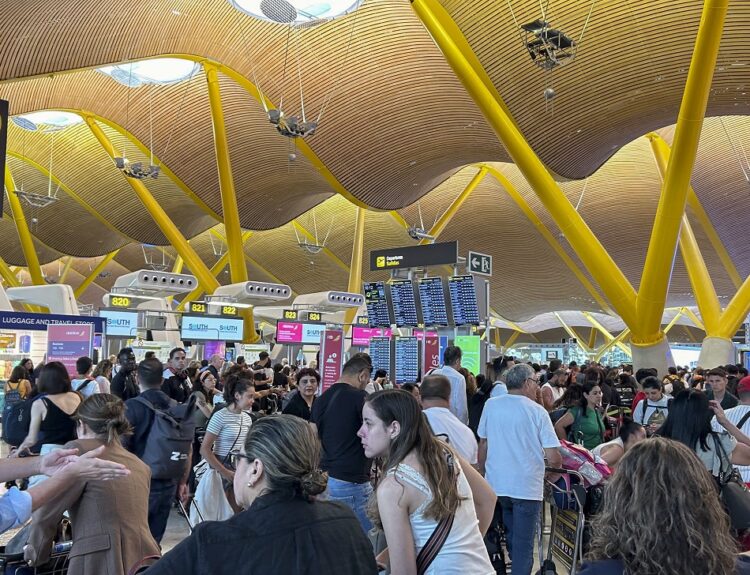 Χάος σε αεροδρόμιο της Ισπανίας από τα προβλήματα της Microsoft © EPA/DANIEL CONS