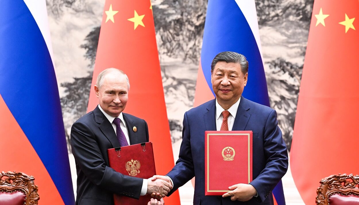 Ο Ρώσος πρόεδρος Βλαντιμίρ Πούτιν (αριστερά) και ο Κινέζος πρόεδρος Σι Τζινπίνγκ (Xi Jinping) © EPA/XINHUA / Rao Aimin CHINA OUT / UK AND IRELAND OUT / MANDATORY CREDIT EDITORIAL USE ONLY EDITORIAL USE ONLY