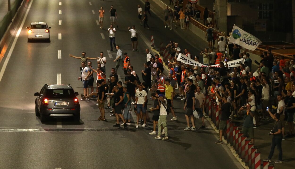 Διαμαρτυρίες στη Σερβία για το ορυχείο λιθίου © EPA/ANDREJ CUKIC