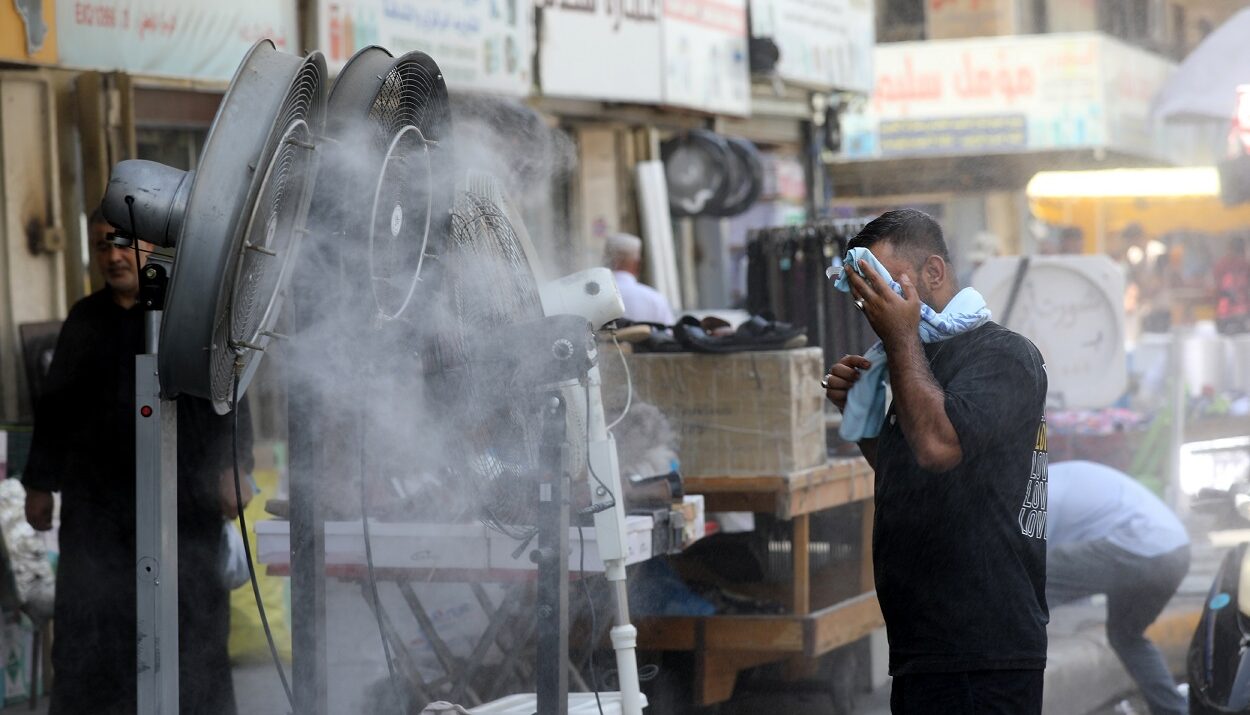 Καύσωνας ©EPA/AHMED JALIL