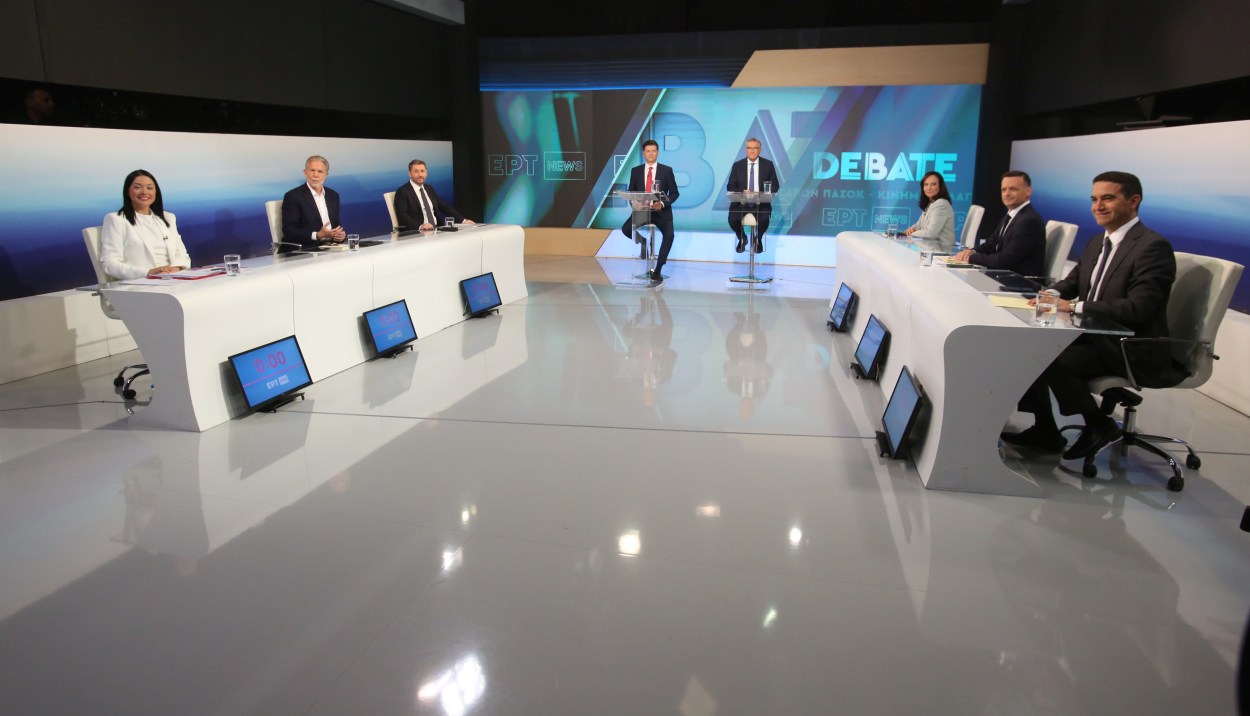 Οι υποψήφιοι για την προεδρία του ΠΑΣΟΚ (Debate) Νάντια Γιαννακοπούλου, Παύλος Γερουλάνος, Νίκος Ανδρουλάκης, Άννα Διαμαντοπούλου, Χάρης Δούκας, Μιχάλης Κατρίνης και οι δημοσιογράφοι Απόστολος Μαγγηριάδης και Γιώργος Κουβαράς © ΑΠΕ-ΜΠΕ / ΑΛΕΞΑΝΔΡΟΣ ΜΠΕΛΤΕΣ