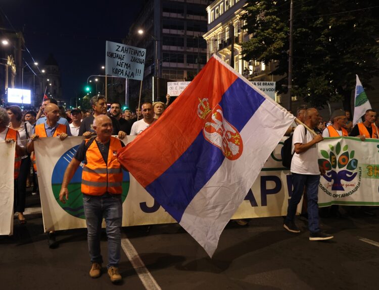 Διαδηλώσεις στη Σερβία για τα σχέδια εξόρυξης λιθίου © EPA/ANDREJ CUKIC