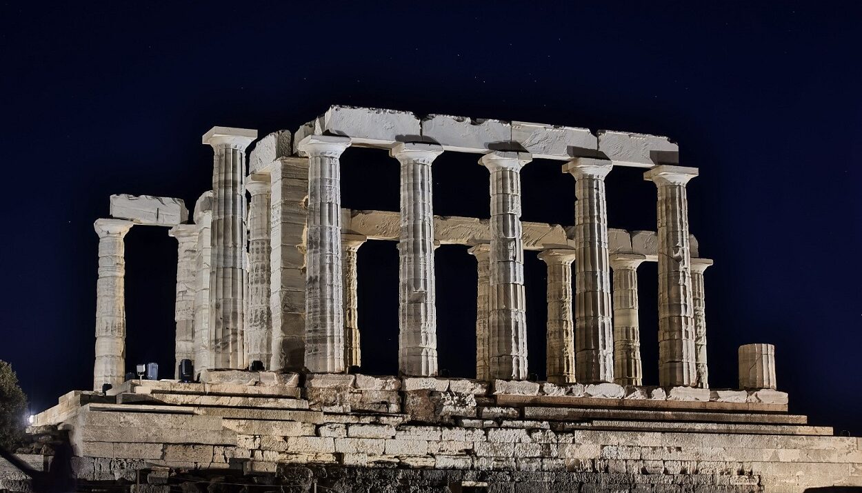 H Metlen να αναλαμβάνει τη χορηγία του φωτισμού στον Ναό του Ποσειδώνα και της εκδήλωσης στο Σούνιο © METLEN Energy & Metals