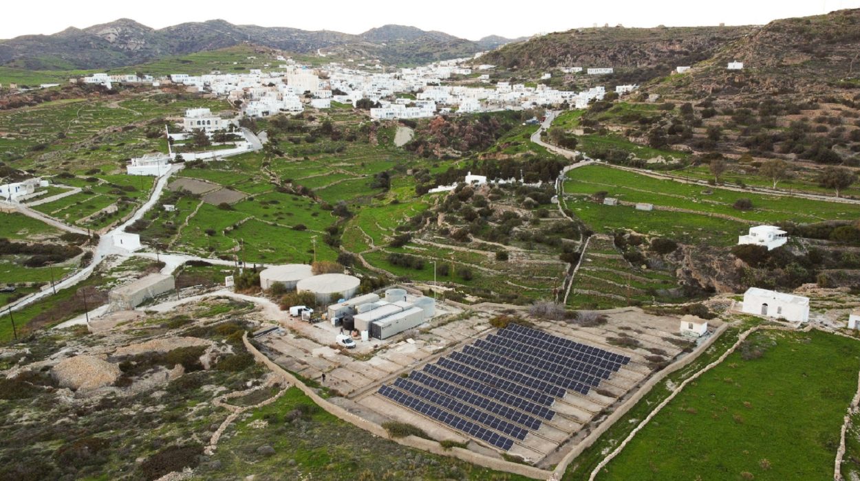 φωτοβολταϊκό έργο στο νησί της Κιμώλου © en.sungrowpower.com