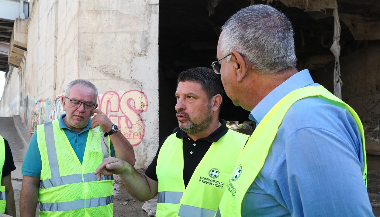 Αυτοψία Ν. Χαρδαλιά στις εργασίες καθαρισμού του υπόγειου τμήματος του Κηφισού © Eurokinissi