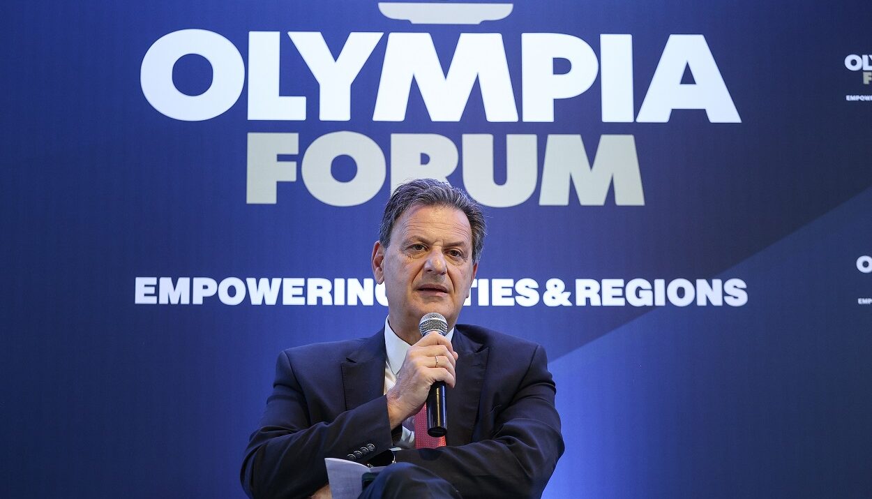 Ο Θόδωρος Σκυλακάκης στο Olympia Forum V © ΑΠΕ-ΜΠΕ/OLYMPIA FORUM/ΒΑΣΙΛΗΣ ΡΕΜΠΑΠΗΣ