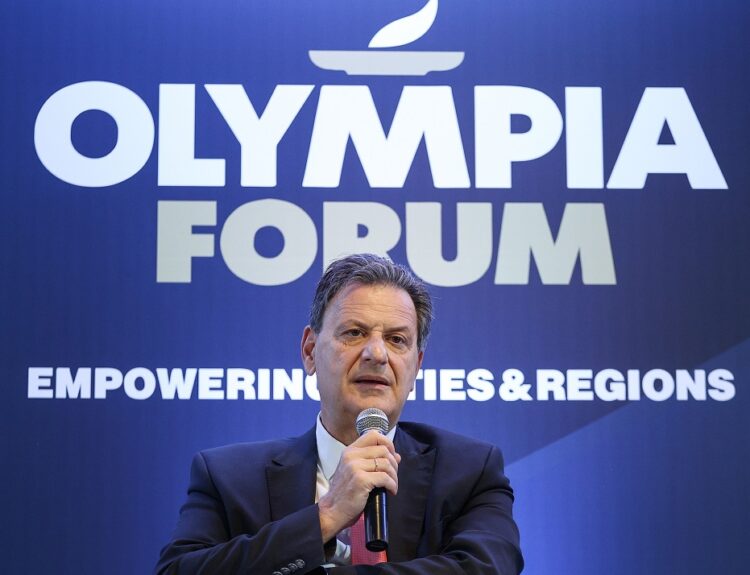 Ο Θόδωρος Σκυλακάκης στο Olympia Forum V © ΑΠΕ-ΜΠΕ/OLYMPIA FORUM/ΒΑΣΙΛΗΣ ΡΕΜΠΑΠΗΣ