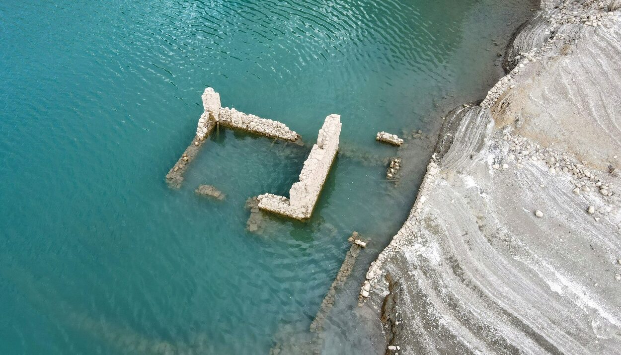 Στερεύει ο Μόρνος λόγω της λειψυδρίας © ΑΠΕ-ΜΠΕ/ΑΠΕ-ΜΠΕ/ΑΛΕΞΑΝΔΡΟΣ ΡΕΜΟΥΝΔΟΣ