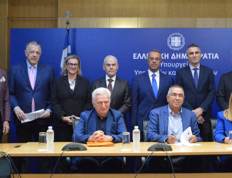 Υπογραφή σύμβασης έργων αντιπλημμυρικής προστασίας στον Δήμο Λουτρακίου – Περαχώρας – Αγίων Θεοδώρων © Υπουργείο Υποδομών και Μεταφορών