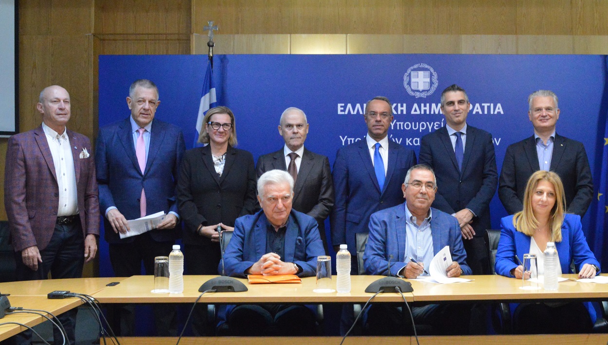 Υπογραφή σύμβασης έργων αντιπλημμυρικής προστασίας στον Δήμο Λουτρακίου – Περαχώρας – Αγίων Θεοδώρων © Υπουργείο Υποδομών και Μεταφορών