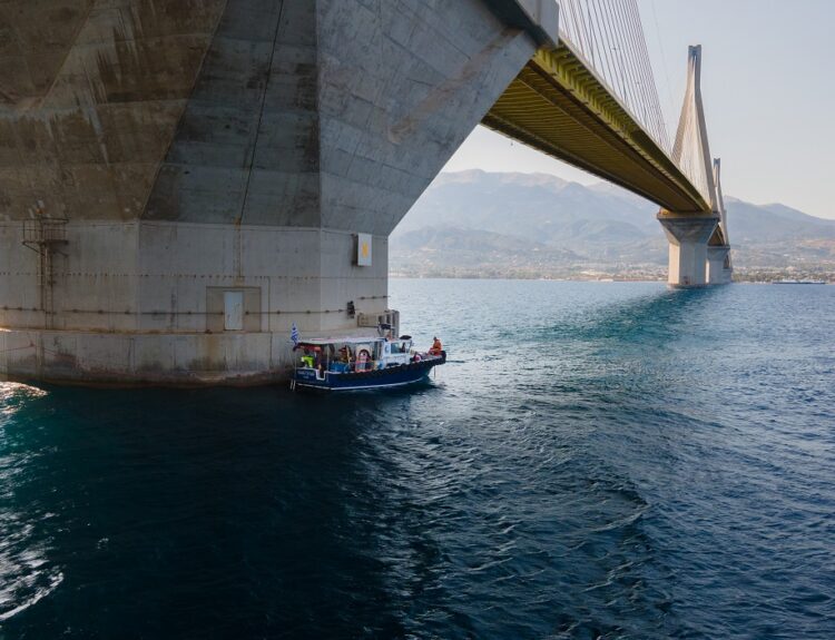 ΥΠΟΣΤΗΡΙΚΤΙΚΟ ΣΚΑΦΟΣ ΣΤΗ ΓΕΦΥΡΑ ΡΙΟΥ ΑΝΤΙΡΡΙΟΥ