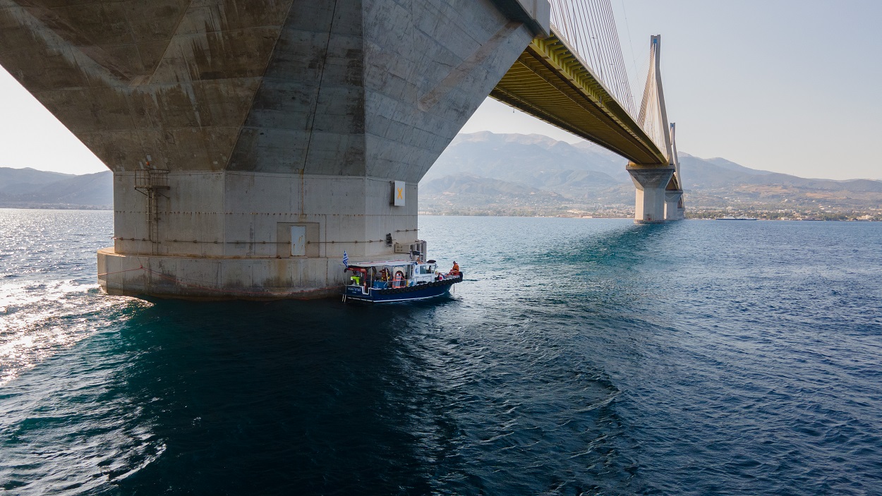 ΥΠΟΣΤΗΡΙΚΤΙΚΟ ΣΚΑΦΟΣ ΣΤΗ ΓΕΦΥΡΑ ΡΙΟΥ ΑΝΤΙΡΡΙΟΥ